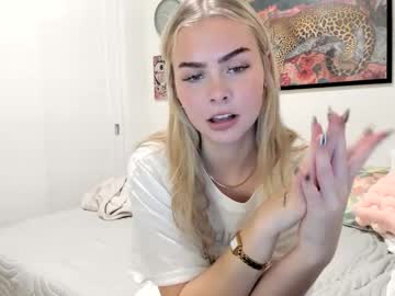 ariah_is_blonde