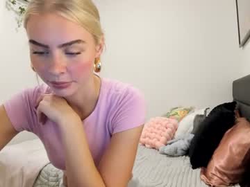 ariah_is_blonde